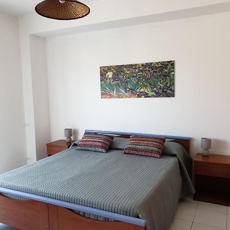 Baia Alcantara Apartments Giardini Naxos Esterno foto